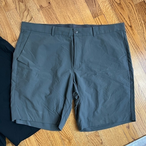 GAP Fit Drive Bundle of 2 Pairs is Shorts Size 40 - Picture 2 of 5
